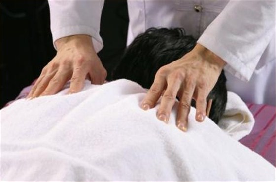 低頭族的福音，五個(gè)小動(dòng)作教你遠(yuǎn)離頸椎病